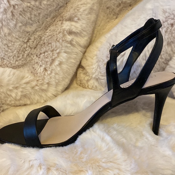 NWOT black heeled sandals SZ 9 - Picture 2 of 3